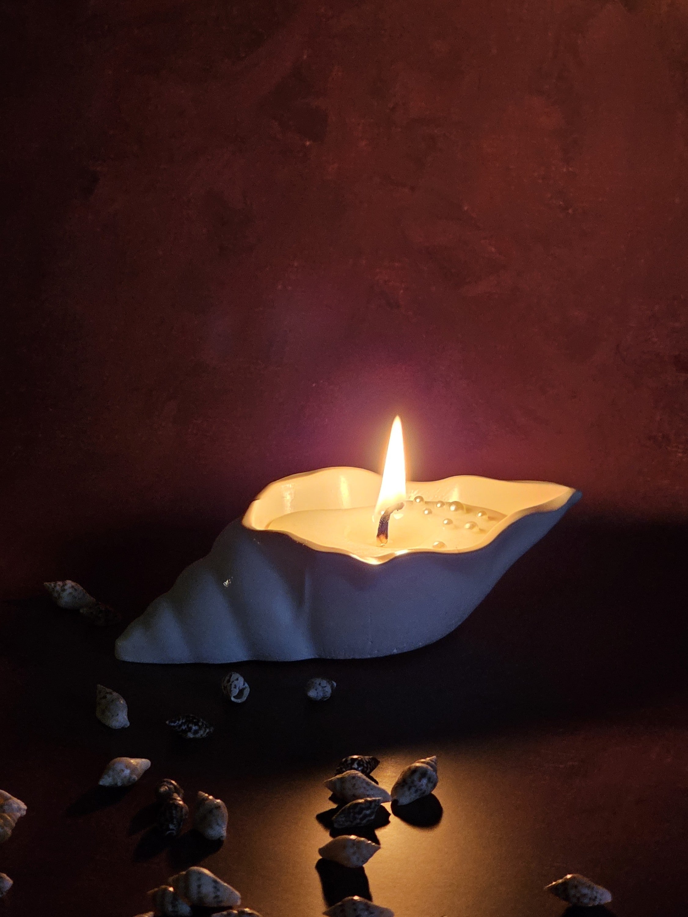 Silent Pearl – Shell Shaped Soy Candle with Pearls & Coastal Kale Scent