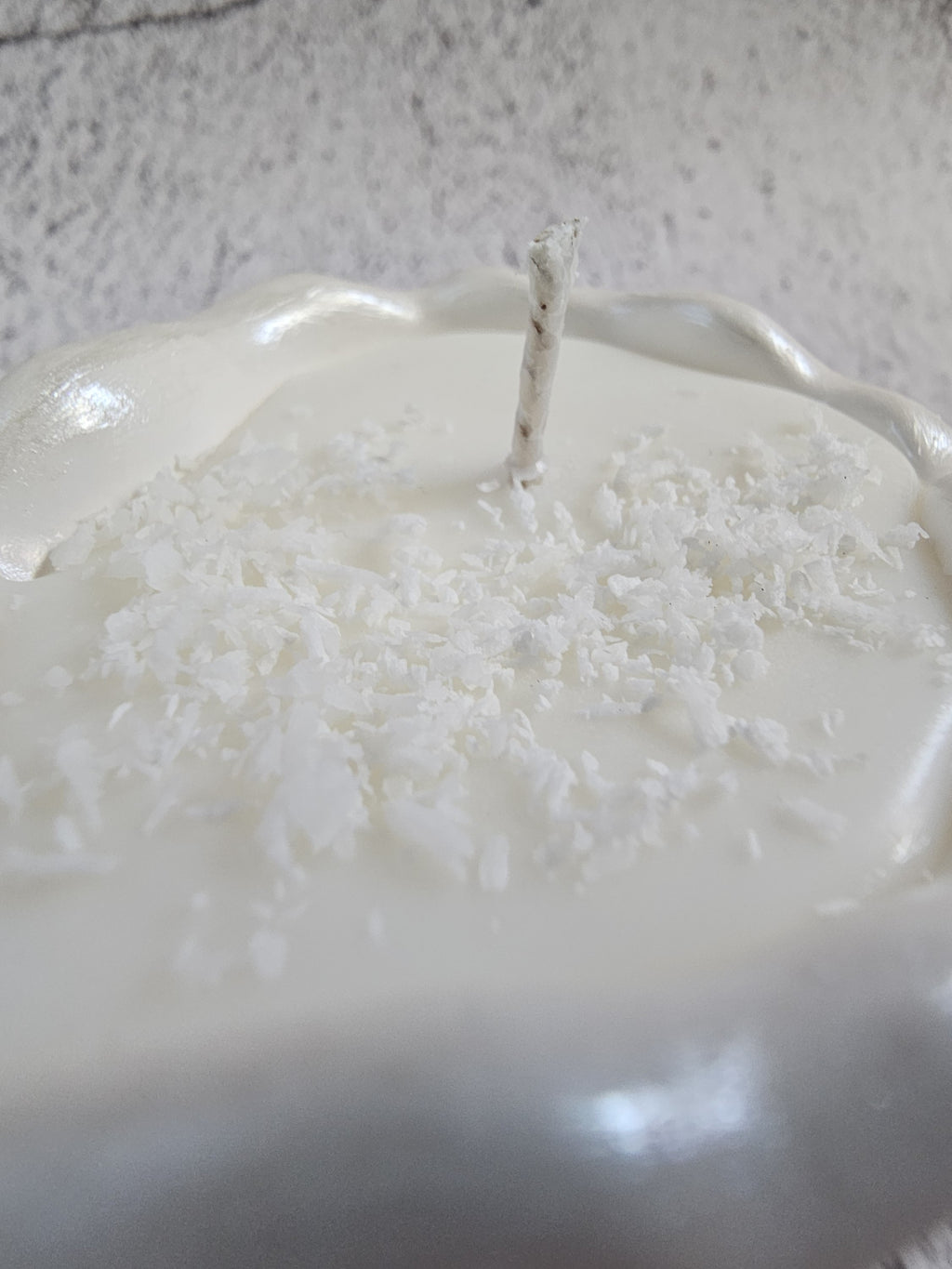 Coco Breeze – Shell Shaped Soy Candle with Coconut Island Scen