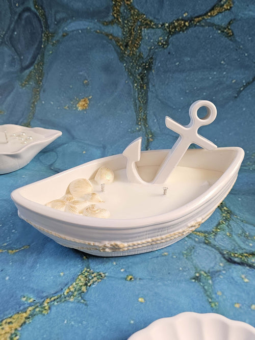 Soy candle in boat jar – Surf Whisper, coastal decor with anchor and shell details.