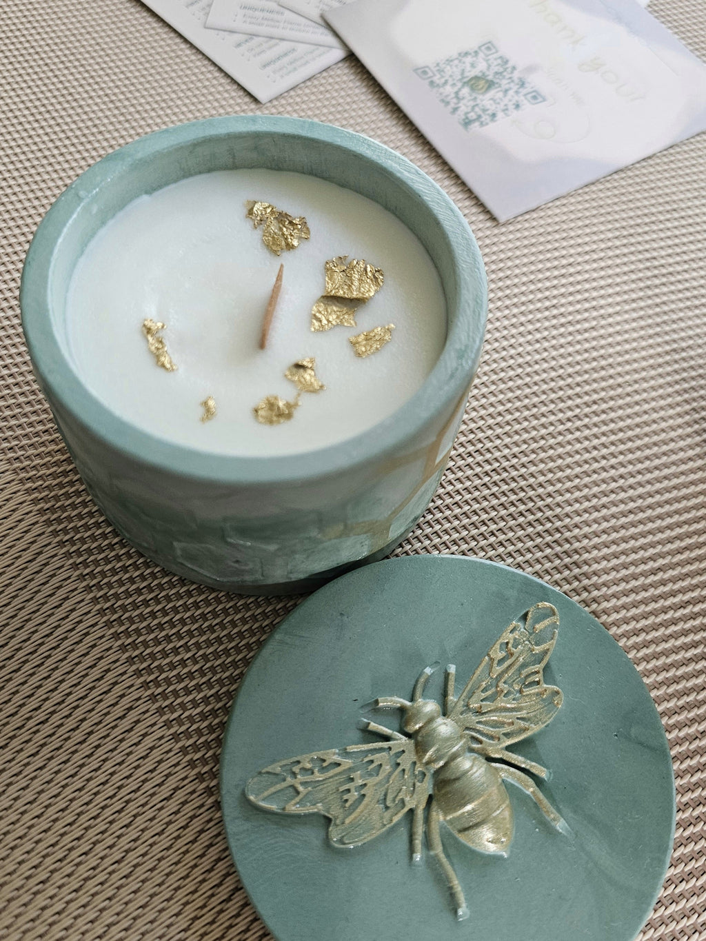 Artisan Soy candle with wooden wick in reusable jar – Tobacco and Sweet Honey aroma